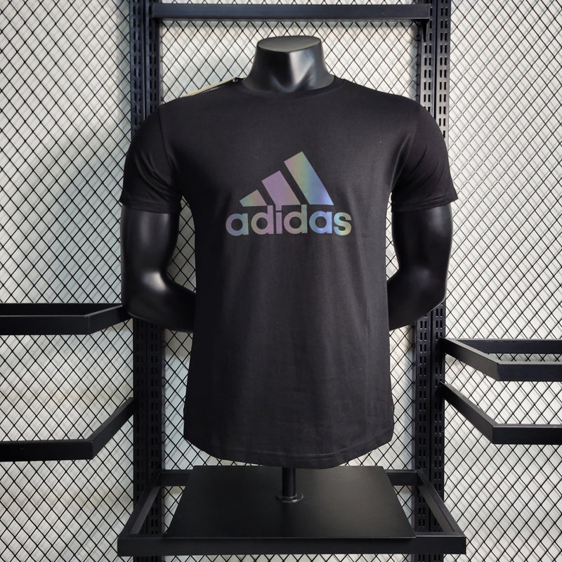 camisa-adidas-manequim-casual-preta-branca-furtacor-fundo-grade