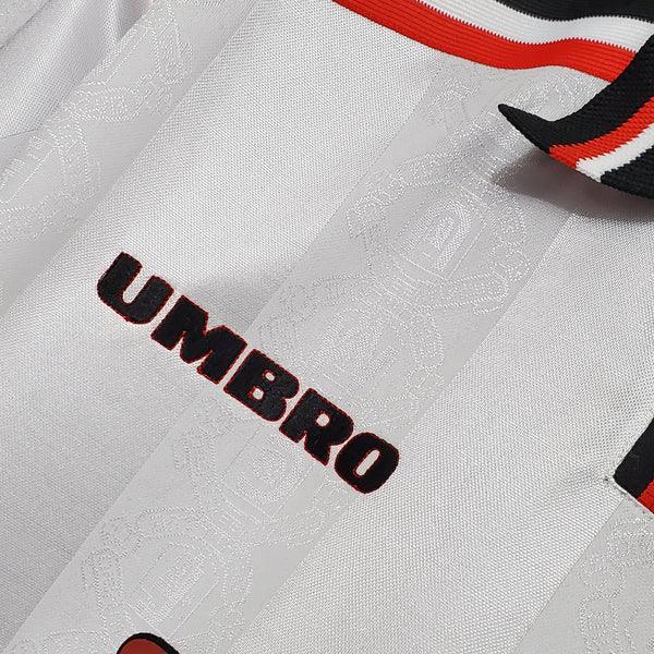 camisa-manchester-united-retrô-sharp-viewcam-gola-polo-preta-umbro-branca-1997-1998-reserva-II-cantona-fundo-branco