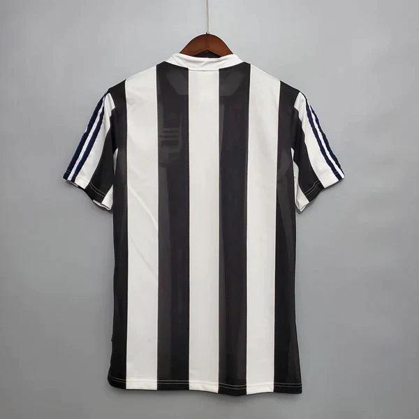 camisa-newcastle-united-titular-retrô-adidas-branco-preto-gola-botão-branca-1995-1997-manga-curta-bordado-costas