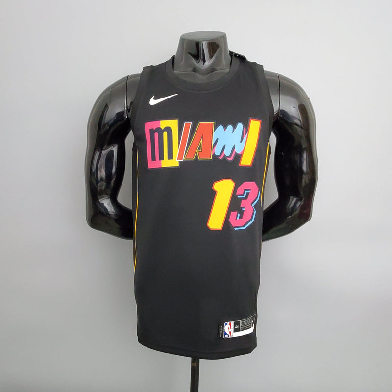 camisa-de-basquete-regata-nba-miami-heat-4-herro-adebayo-oladipo-manequim-preto-rosa-amarelo-azul-escrito