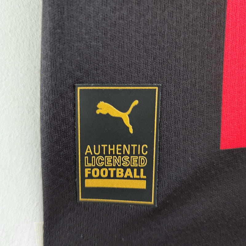 Camisa Milan Home Puma - Versão Torcedor 22/23 Vermelha e Preta Listrada