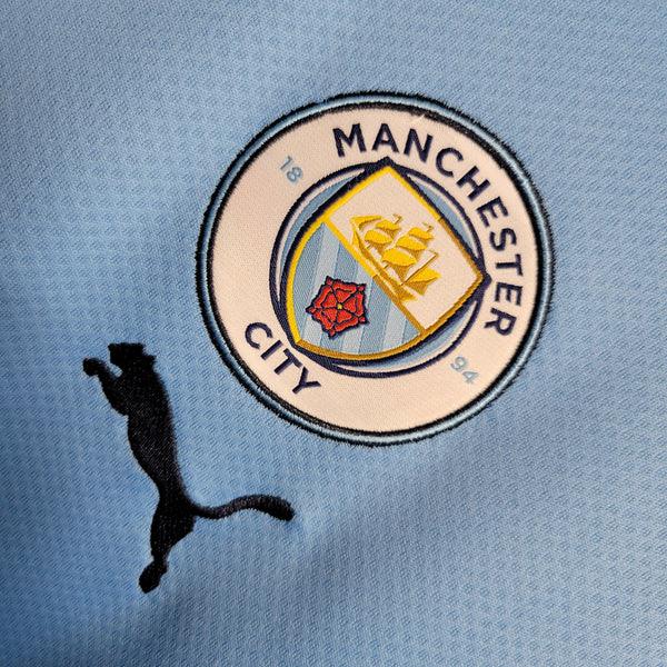 camisa-manchester-city-I-titular-manga-longa-22-23-torcedor-azul-vermelho-bordado-frente