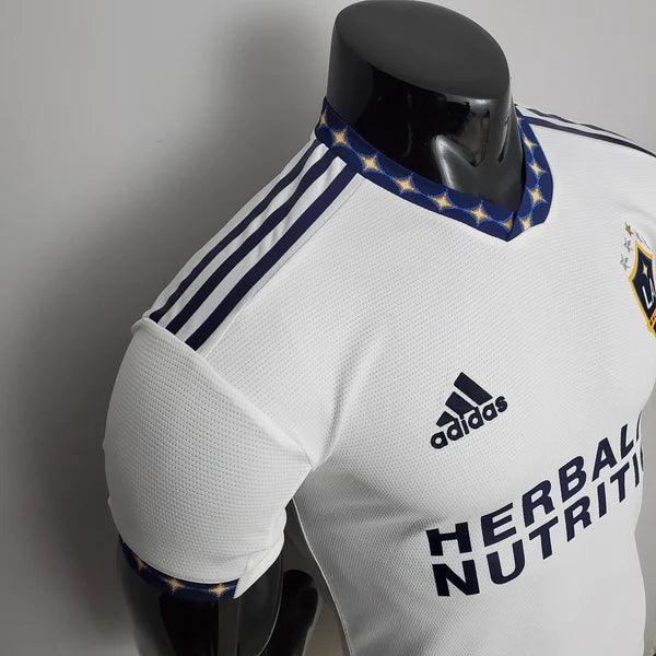 Camisa do Los Angeles LA Galaxy Versão Jogador Adidas Home 2022/23 com Branco dAzul e Amarelo