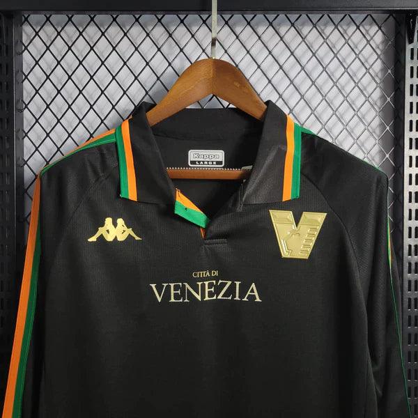 camisa-manga-longa-venezia-titular-I-22-23-preto-verde-laranja