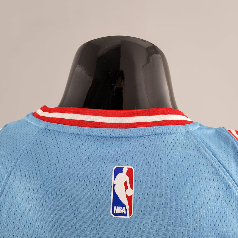 camisa-regata-de-basquete-chicago-bulls-azul-vermelho-branco-versão-torcedor-manequim-preto