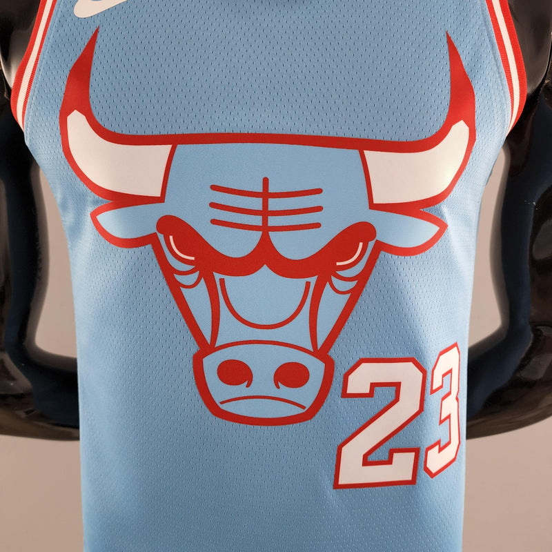 camisa-regata-de-basquete-chicago-bulls-azul-vermelho-branco-versão-torcedor-manequim-preto