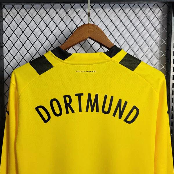 camisa-borussia-dortmund-manga-longa-titular-22-23-amarelo-preto-gola-preta-grade-fundo-frente-bordado-costas