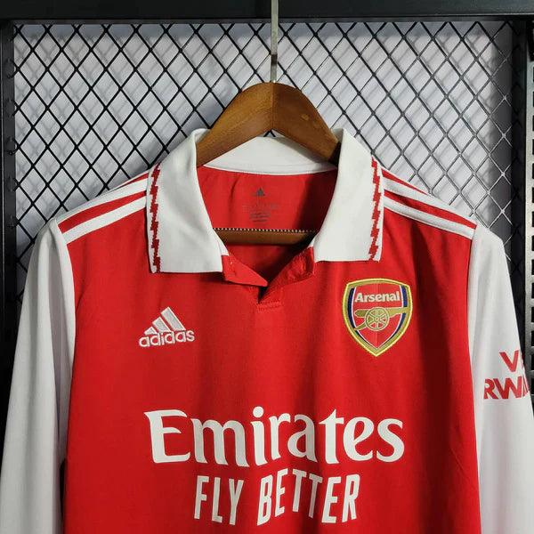 camisa-arsenal-manga-longa-titular-I-home-gola-polo-vermelho-branco-punho-elástico-adidas-fly-better-bordado-fundo-grade-2022-2023-botão-costas