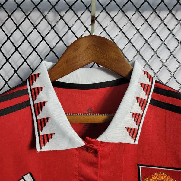 camisa-manchester-united-22-23-versão-torcedor-feminina-vermelho-branco-gola-polo-branca