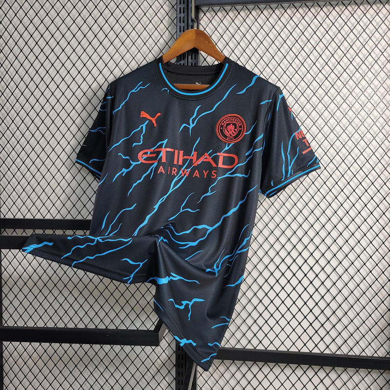 camisa-manchester-city-concept-23-24-versão-torcedor-azul-laranja-bordado-gola-redonda-cabide-fundo-grade-premiere-league