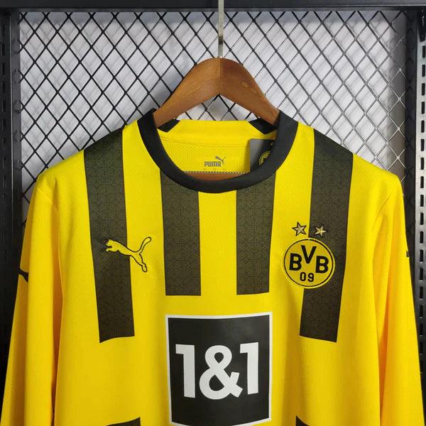 camisa-borussia-dortmund-manga-longa-titular-22-23-amarelo-preto-gola-preta-grade-fundo-frente-bordado