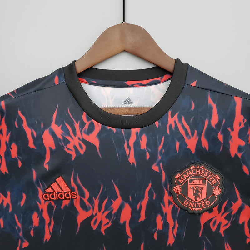 camisa-manchester-united-fogo-fire-preta-vermelho-bordado-torcedor-manga-curta-22-23-gola-redonda-preta