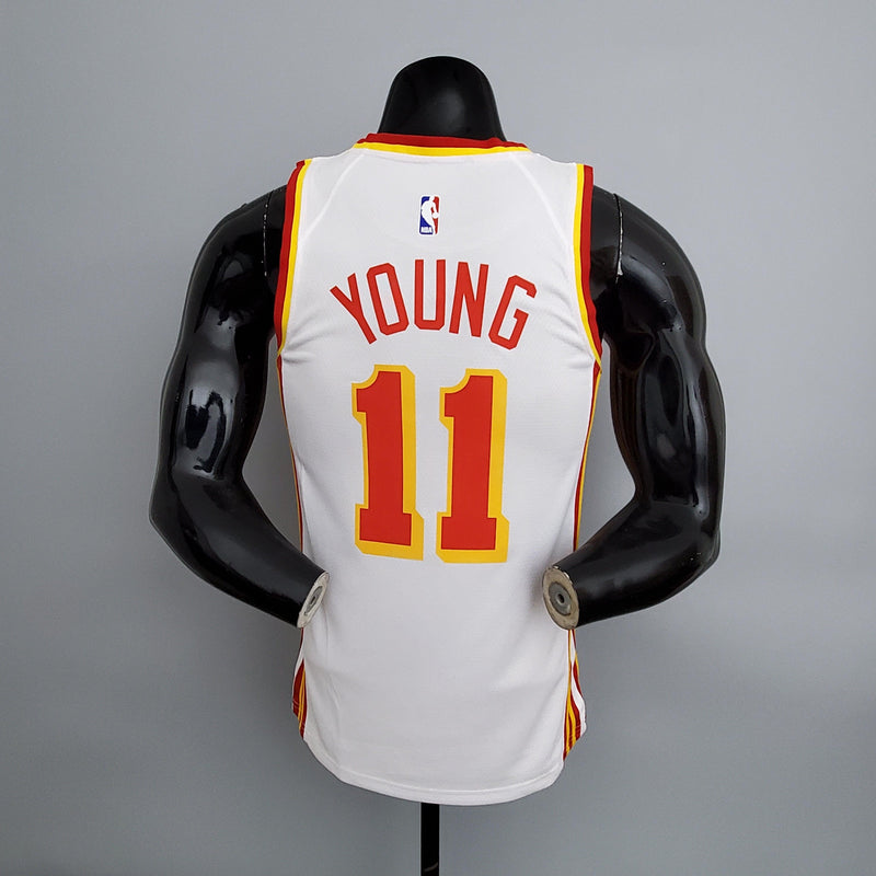 regata-de-basquete-atlanta-hawks-young-11-branca-laranja-amarelo