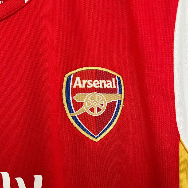 camisa-arsenal-retrô-2006-2008-titular-vermelha-manga-curta-branca-dourado-detalhe