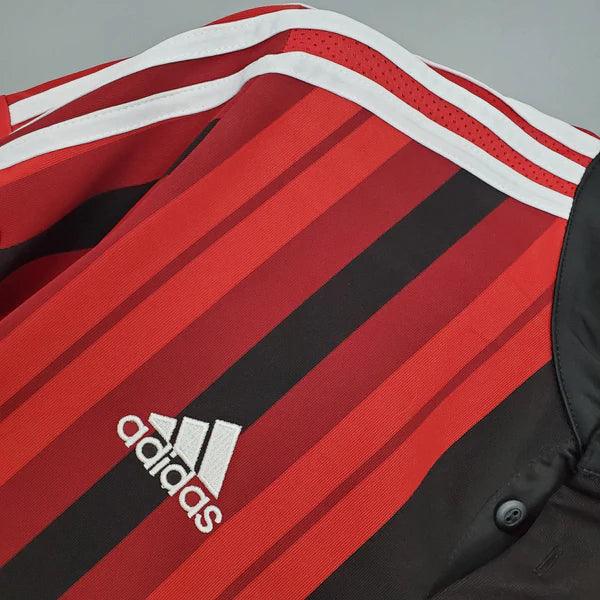 camisa-ac-milan-titular-I-2014-2015-retrô-gola-preta-botão-climacool-tres-listrar-branco-manga-curta-preta