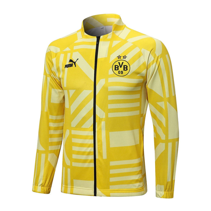 conjunto-borussia-dortmund-inverno-amarelo-branco-calça-preta-fundo-branco-23-24-bordado