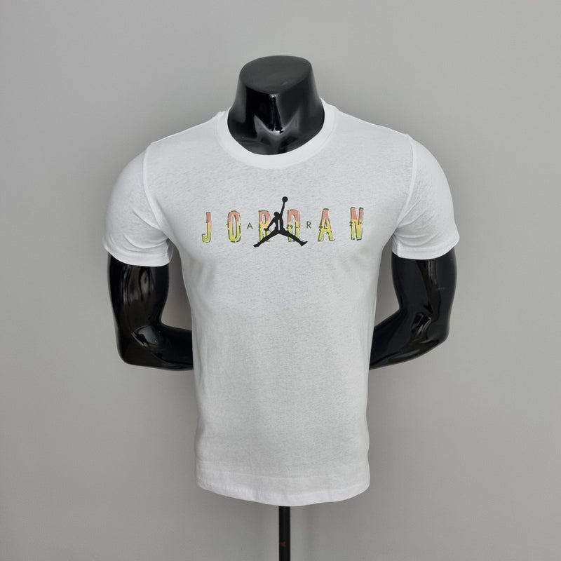 camisa-esportiva-air-jordan-nike-branca-fundo-branco-manequim-preto