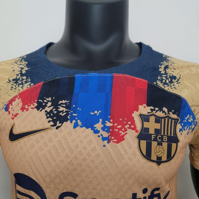 camisa-barcelona-versão-jogador-bege-manga-curta-grena-azul