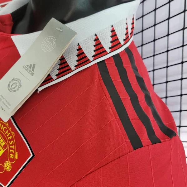 camisa-manchester-united-I-titular-versão-jogador-gola-polo-vermelho-branco-grade-fundo-detalhes