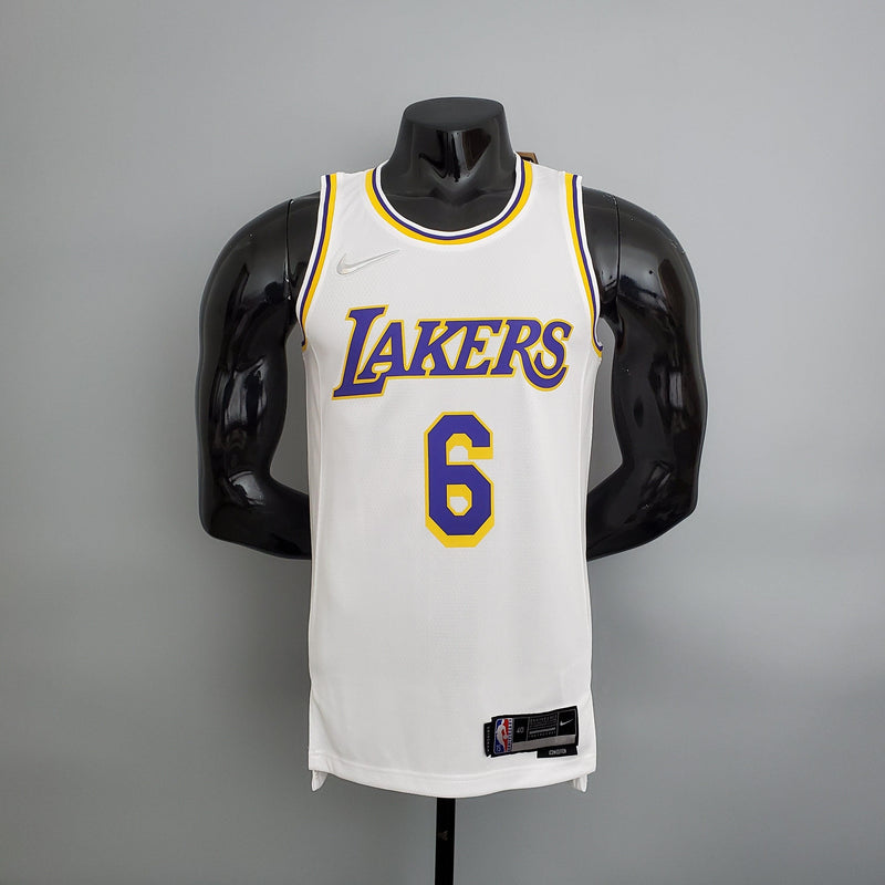 camisa-regata-de-basquete-los-angeles-lakers-branca-azul-amarela-nike-manequim-preto-gola-tricolor-6-lebron-james