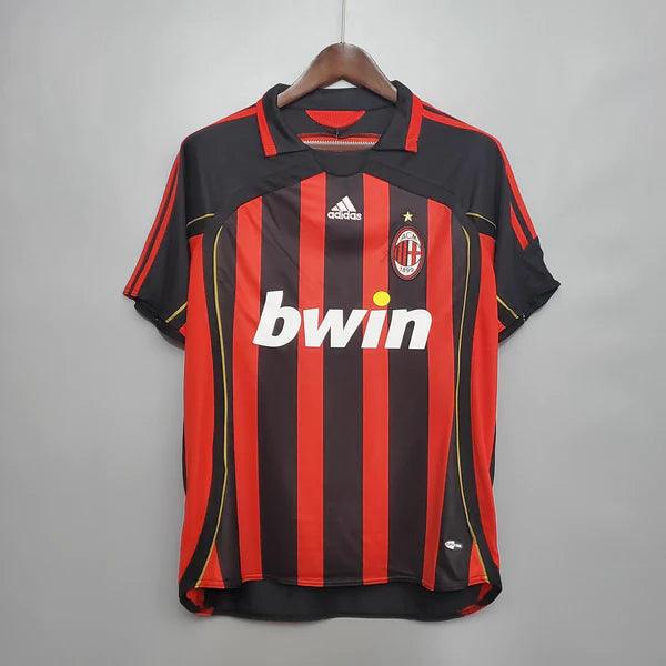 camisa-ac-milan-titular-retrô-I-rossoneri-vermelho-preta-detalhe-dourado-bwin-gola-polo-22-kaká-2006-20070-climacool