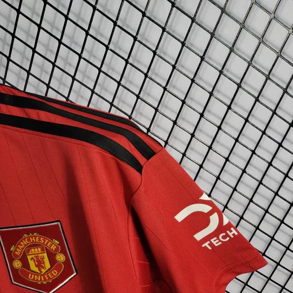 camisa-manchester-united-I-titular-home-22-23-versão-torcedor-manga-curta-gola-polo-vermelho-branco