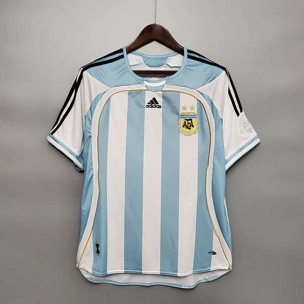 camisa-argentina-titular-home-1-2006-azul-branco-preto-dourado-messi-mascherano