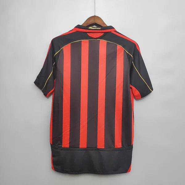 camisa-ac-milan-titular-retrô-I-rossoneri-vermelho-preta-detalhe-dourado-bwin-gola-polo-22-kaká-2006-20070-climacool-manga-curta-listrada-inzaghi-pirlo-seedorf-nesta-costas