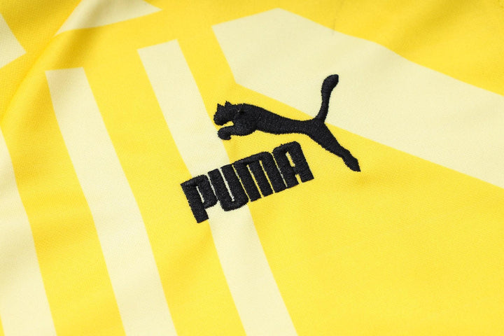 conjunto-borussia-dortmund-inverno-amarelo-branco-calça-preta-fundo-branco-23-24-bordado-zíper